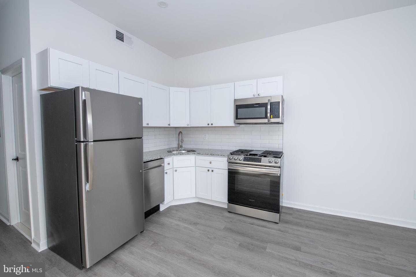 4205 W Girard Ave Property Photo 4