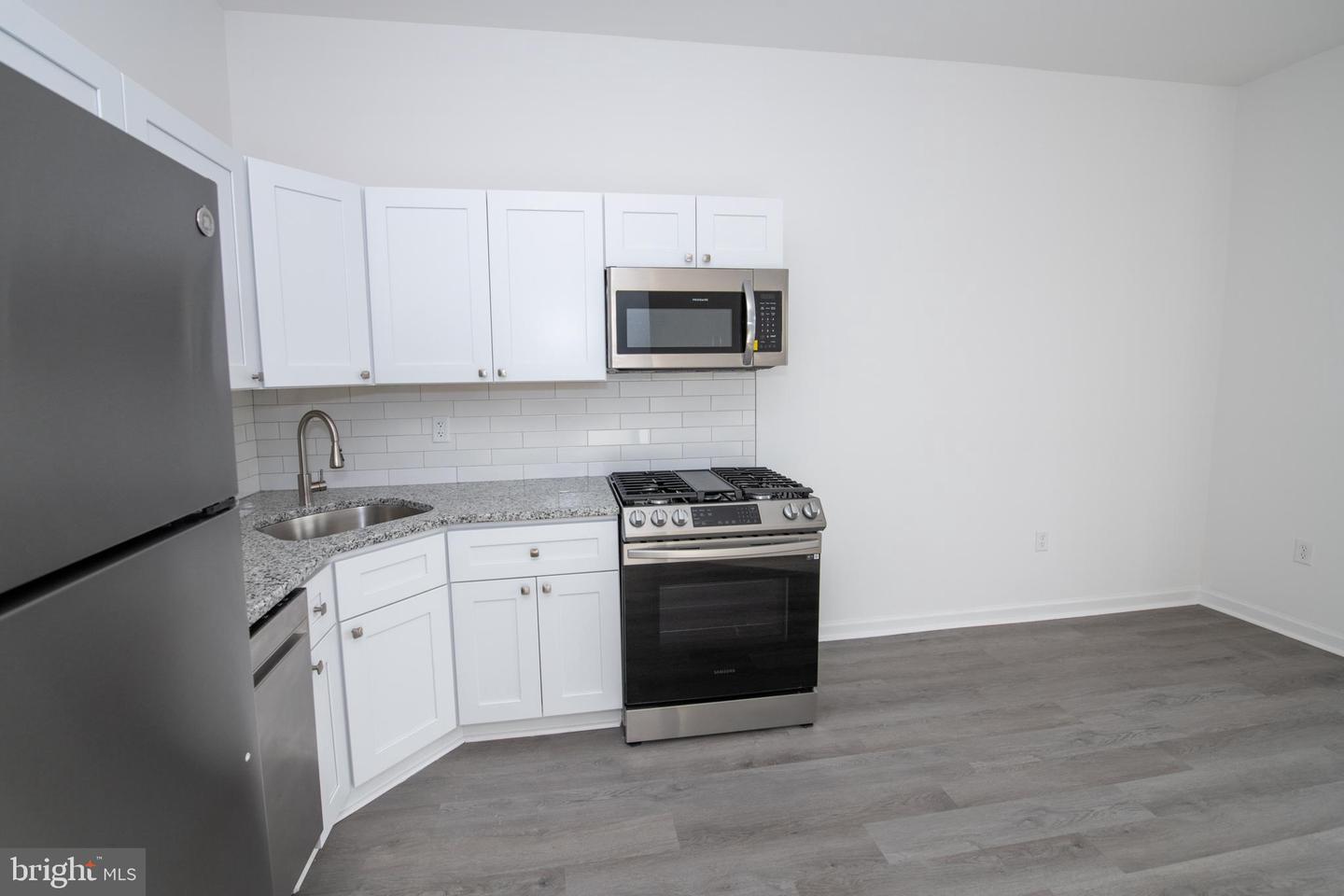 4205 W Girard Ave Property Photo 5