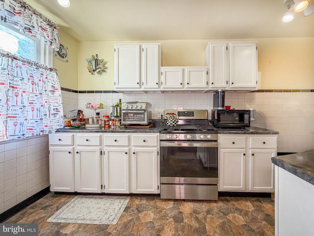 3527 Lansing St Property Photo 10