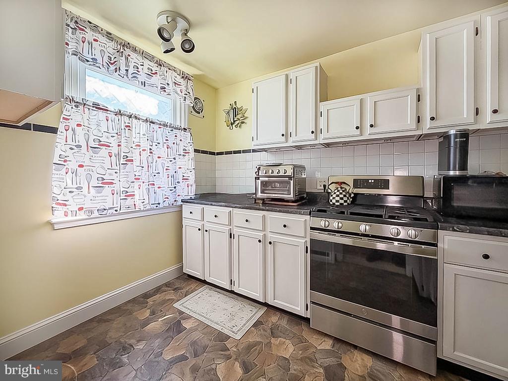 3527 Lansing St Property Photo 11