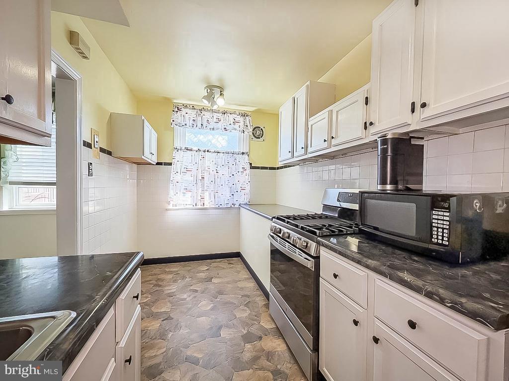 3527 Lansing St Property Photo 13