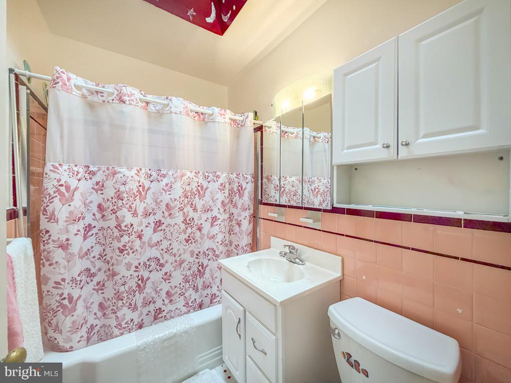 3527 Lansing St Property Photo 18
