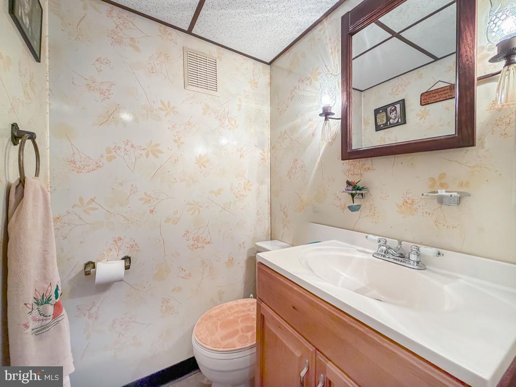 3527 Lansing St Property Photo 27
