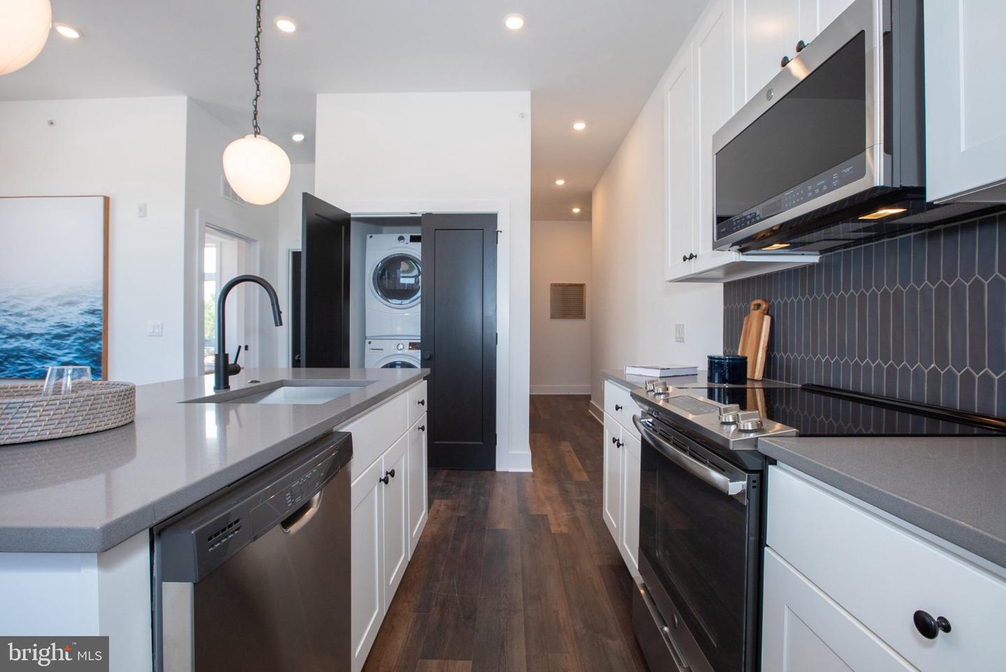 2940 W Thompson St #unit 308 Property Photo 42