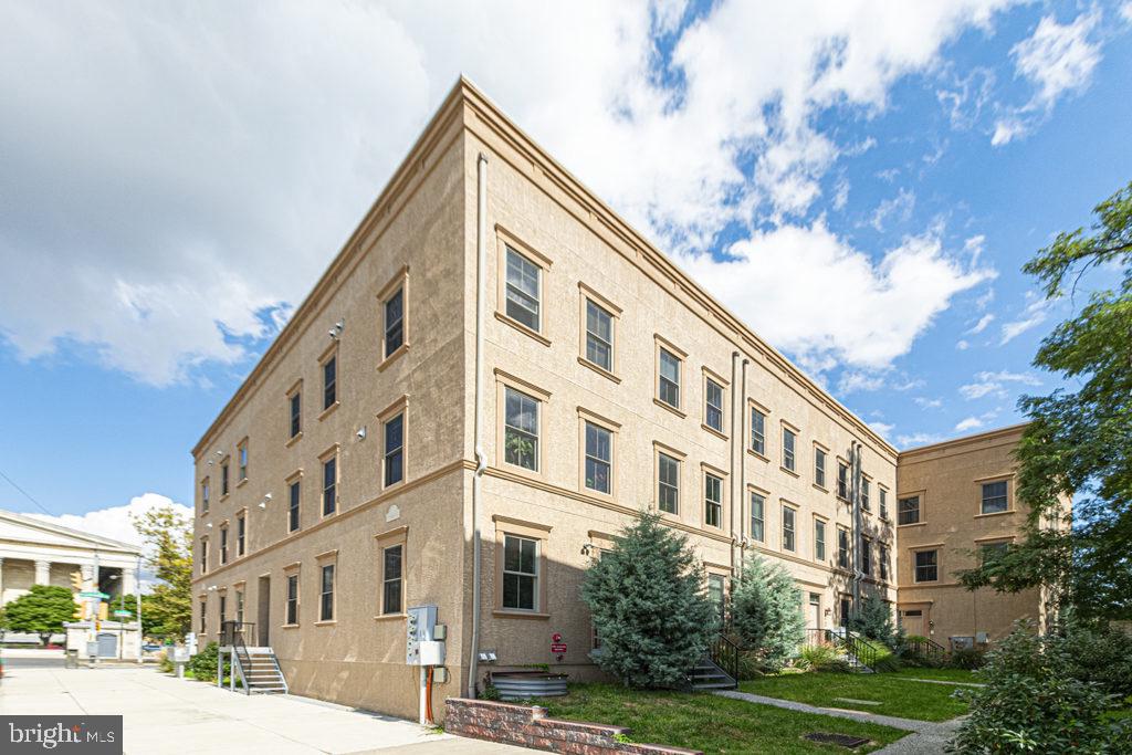 2012 W GIRARD AVE #UNIT 13B Property Photo 1