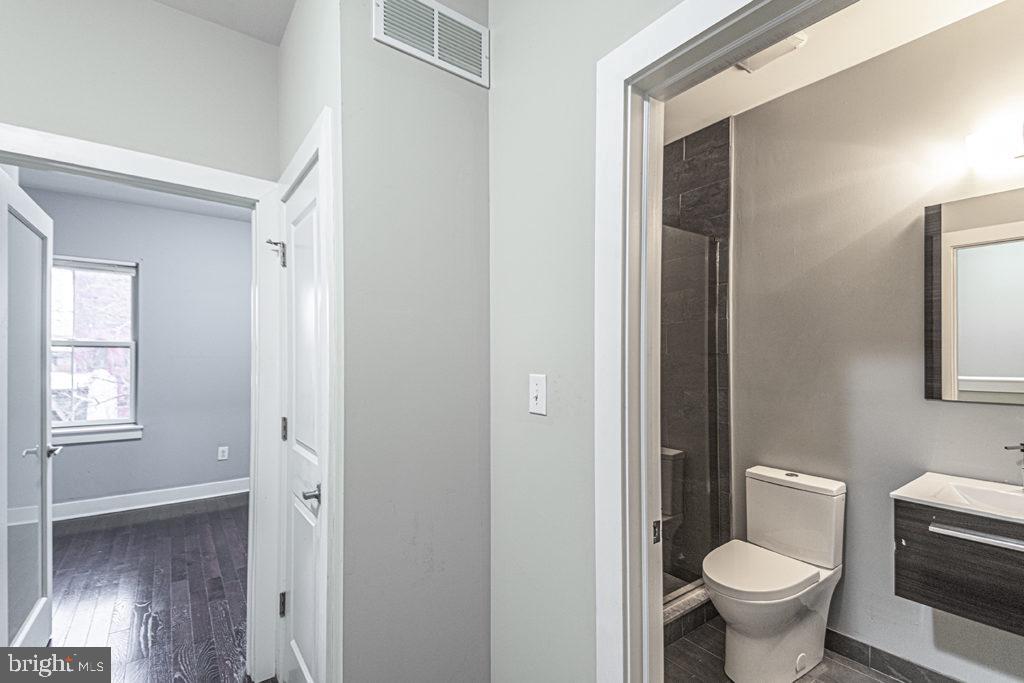 2012 W Girard Ave #unit 13b Property Photo 4