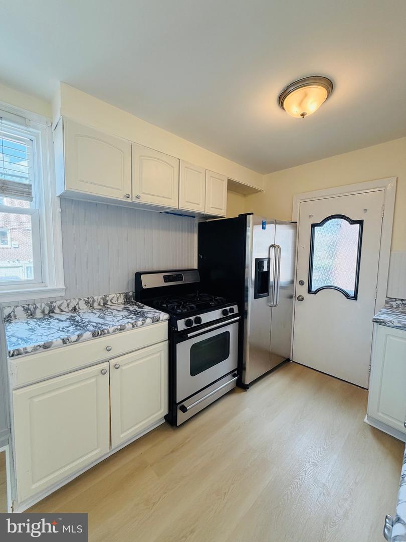 2219 Fuller St Property Photo 6