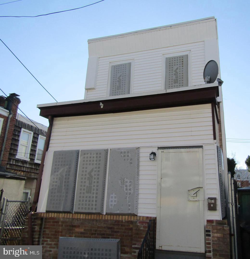 4661 JAMES ST Property Photo 1
