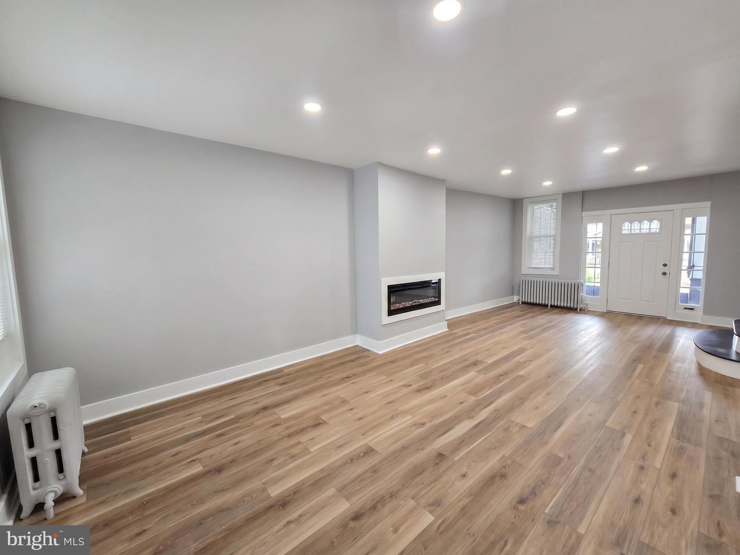5620 N Camac St Property Photo 8