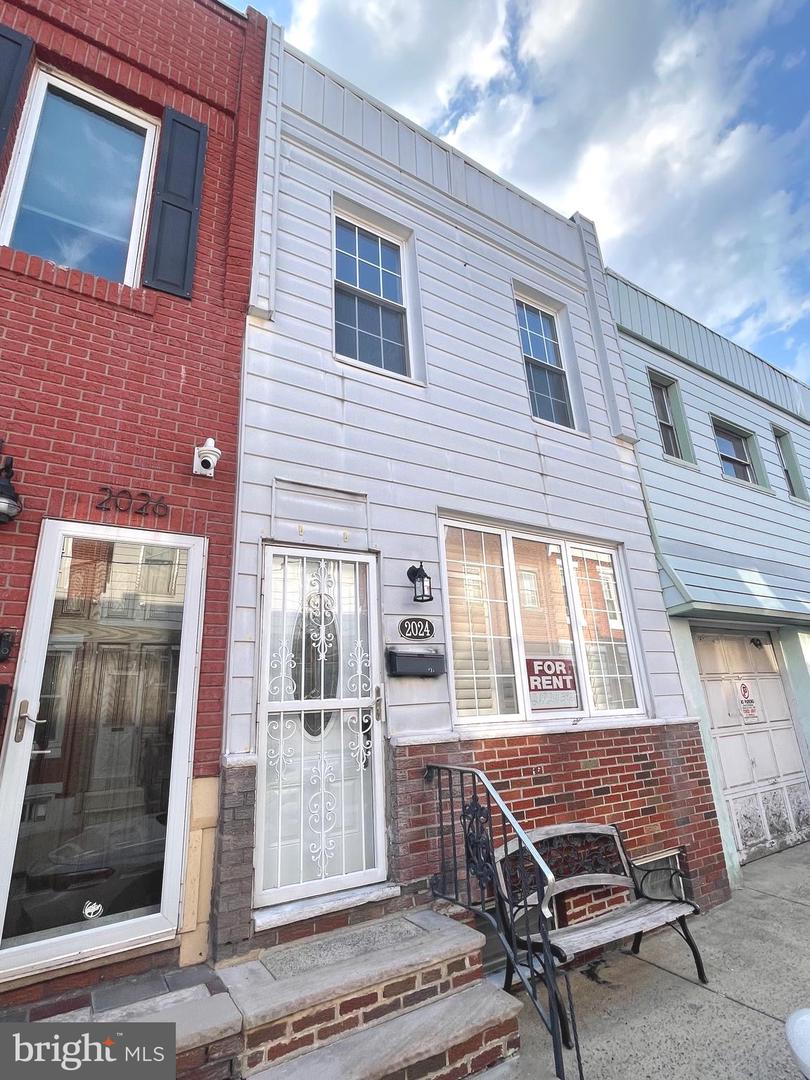 2024 S PHILIP ST Property Photo 1