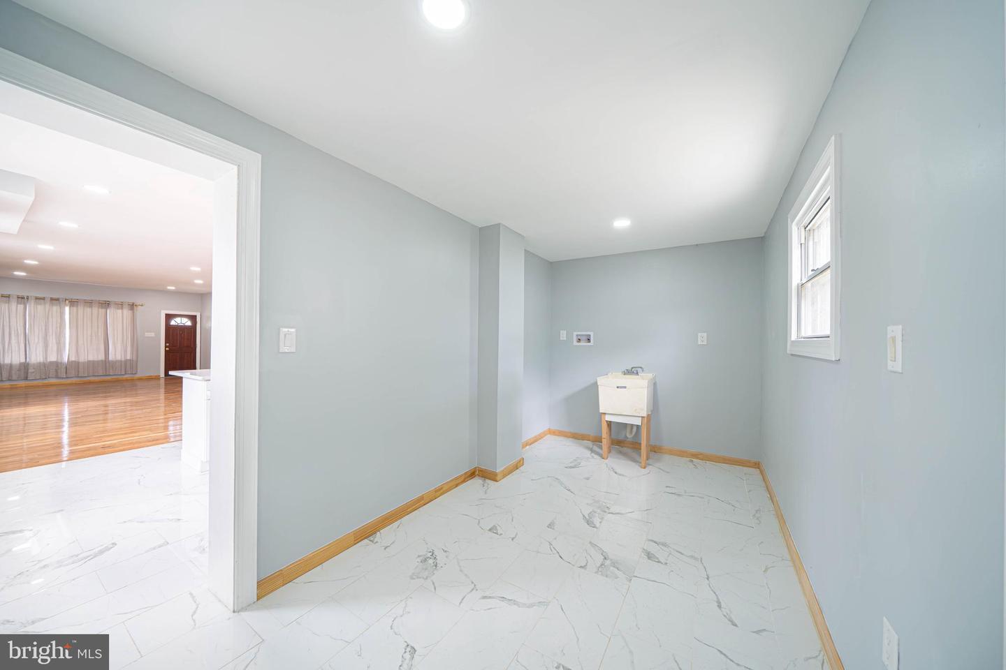 8037 Craig St Property Photo 21