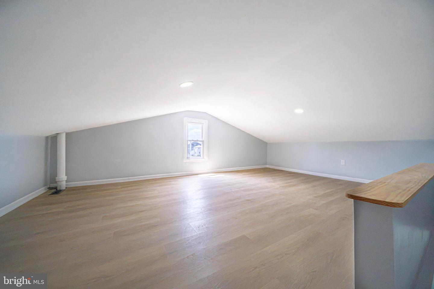 8037 Craig St Property Photo 31