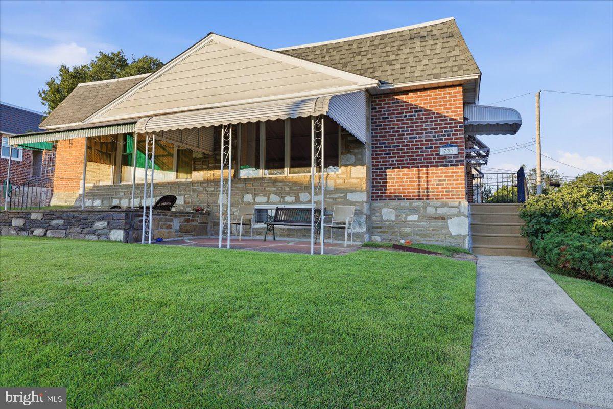 737 Colebrook Rd Property Photo 1
