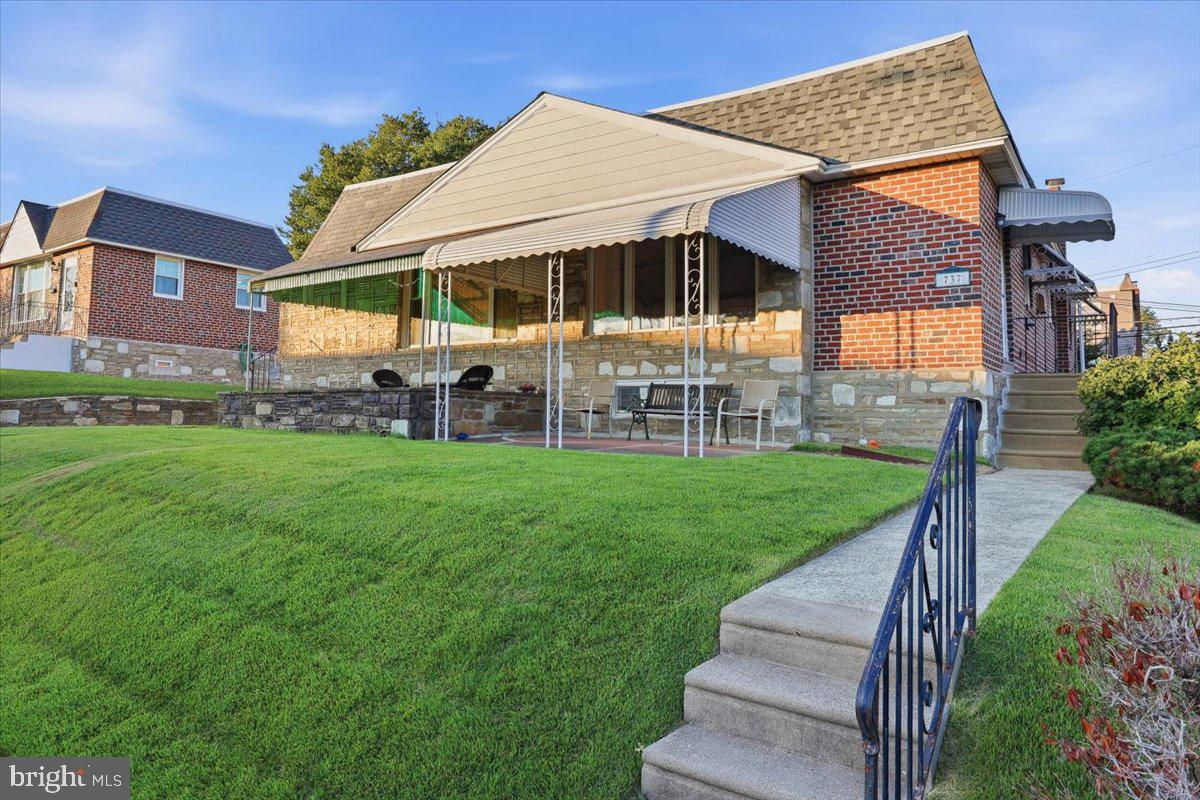 737 Colebrook Rd Property Photo 2
