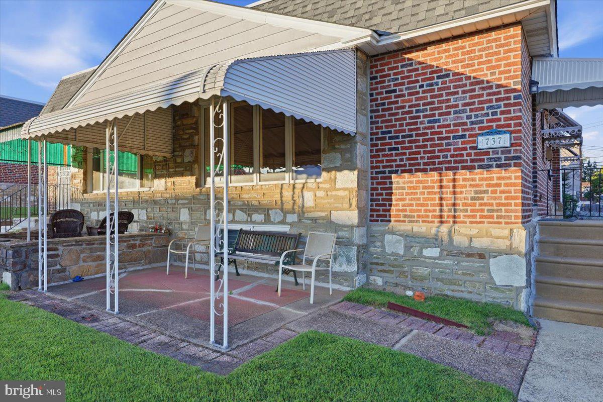 737 Colebrook Rd Property Photo 3