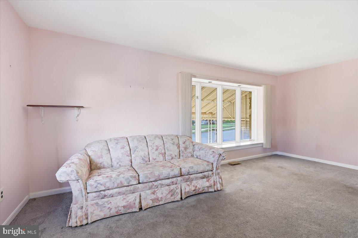 737 Colebrook Rd Property Photo 9