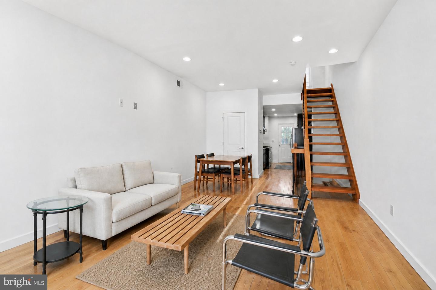 1232 N Hollywood St Property Photo 3