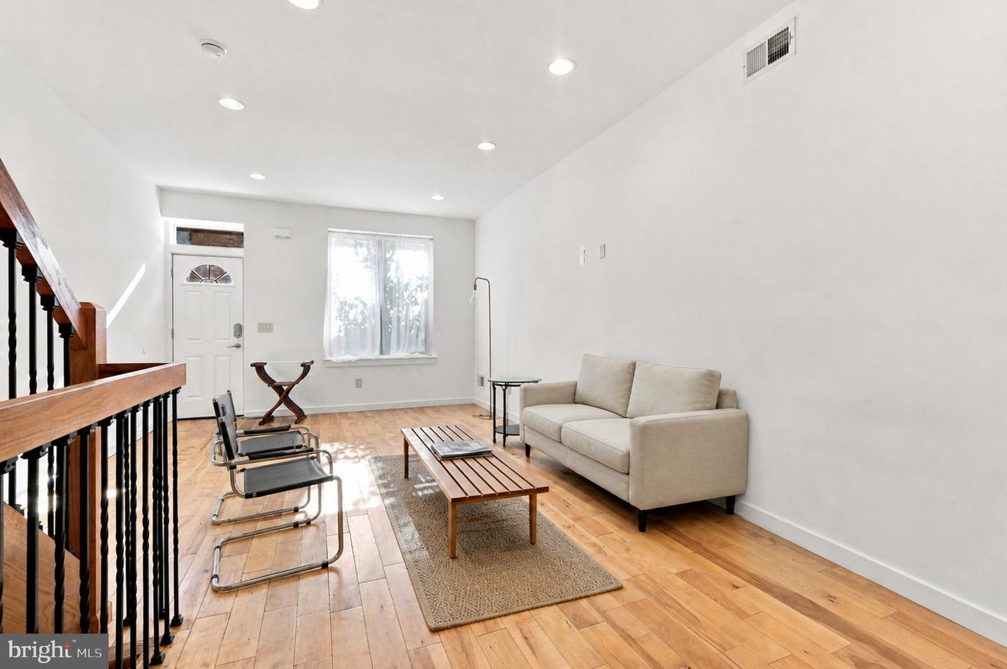 1232 N Hollywood St Property Photo 4