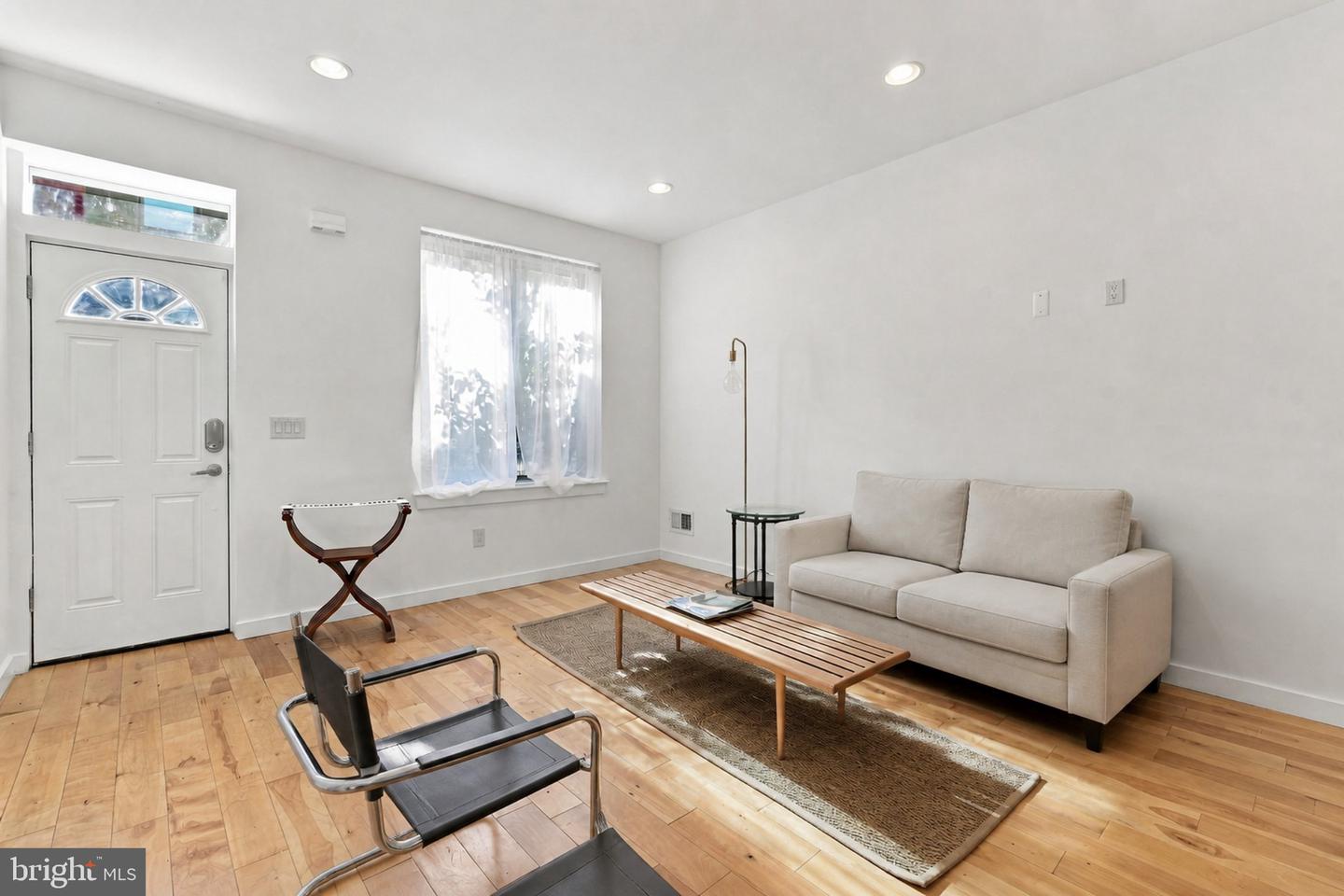 1232 N Hollywood St Property Photo 5