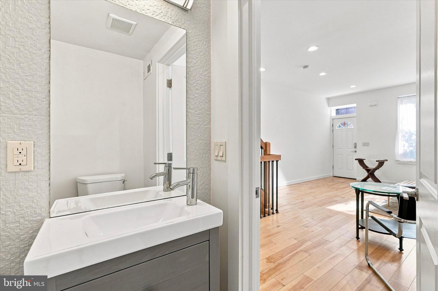 1232 N Hollywood St Property Photo 7