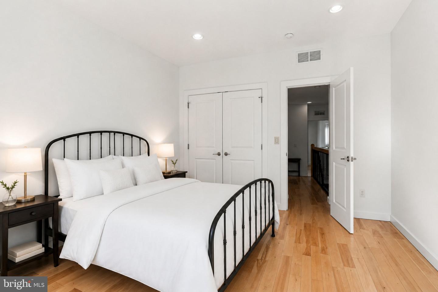 1232 N Hollywood St Property Photo 13