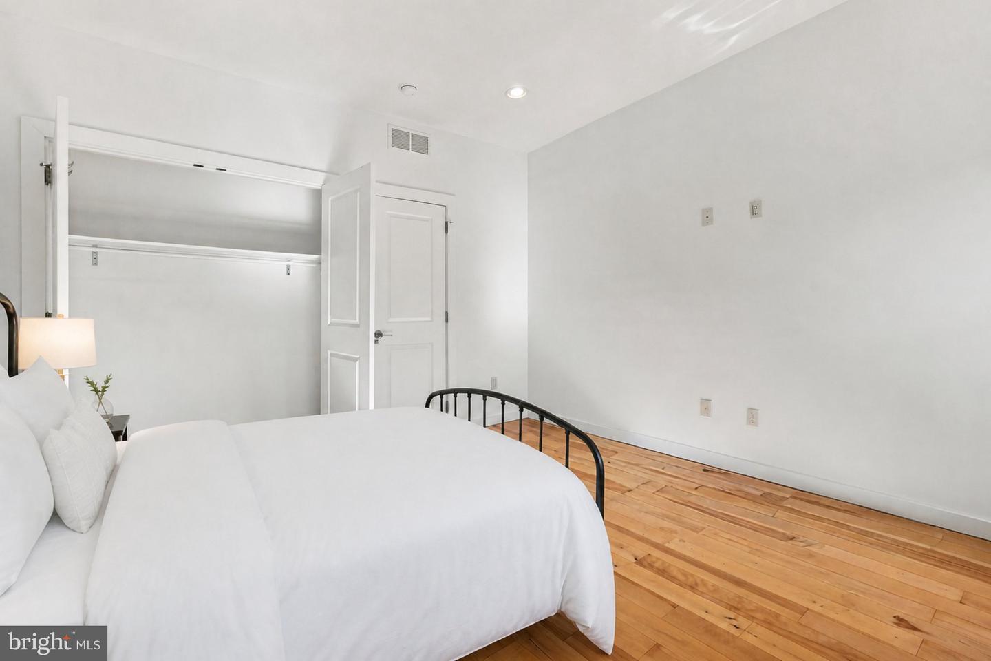 1232 N Hollywood St Property Photo 14