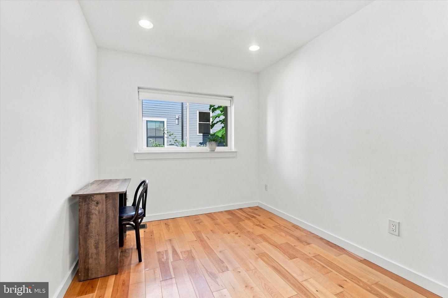 1232 N Hollywood St Property Photo 20