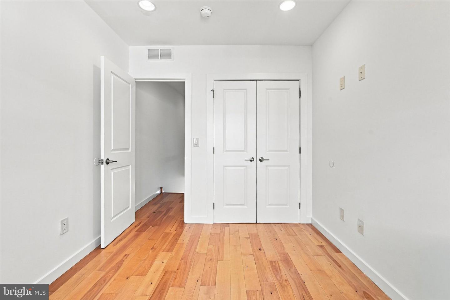 1232 N Hollywood St Property Photo 21