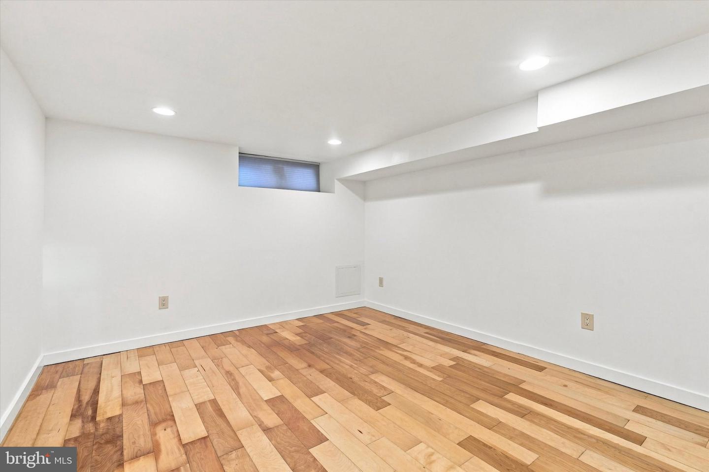1232 N Hollywood St Property Photo 25