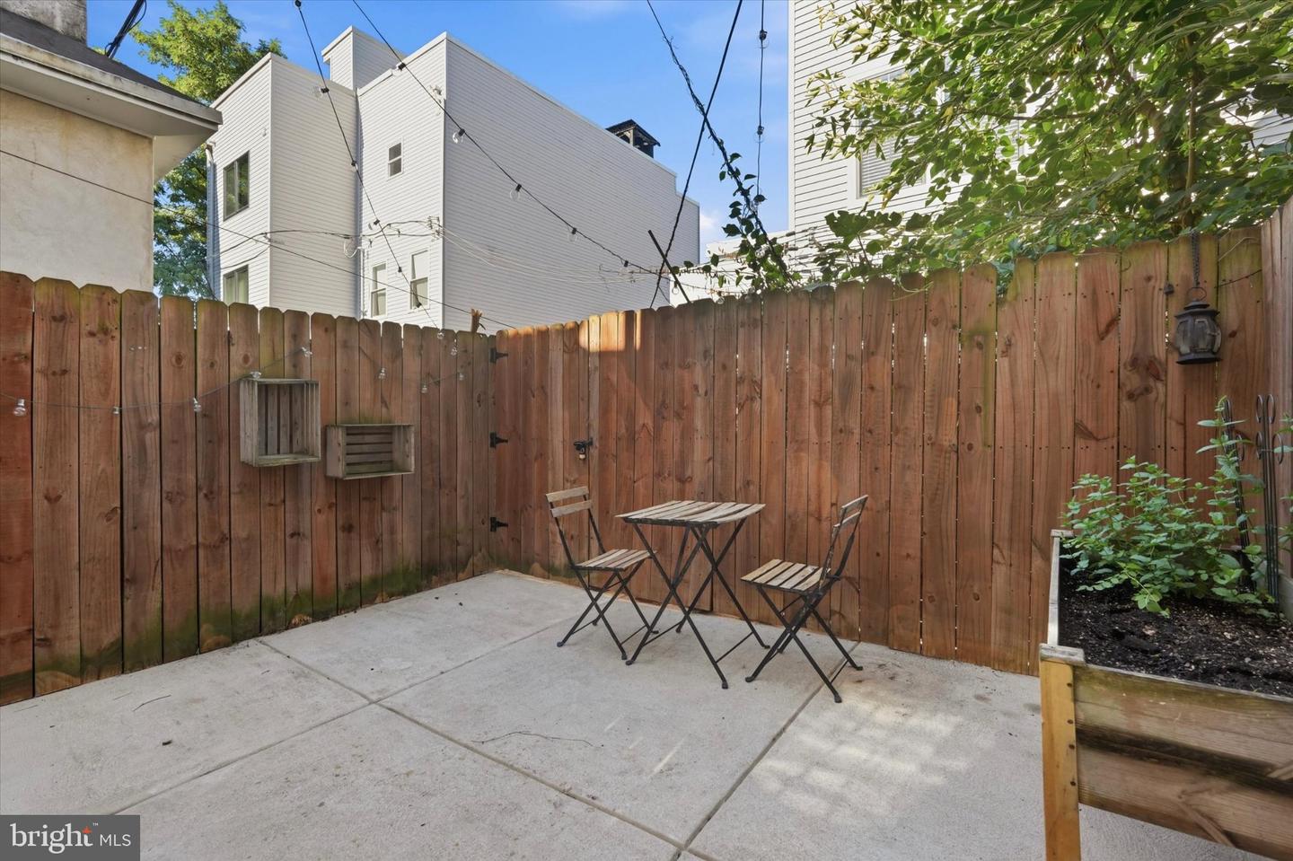 1232 N Hollywood St Property Photo 29