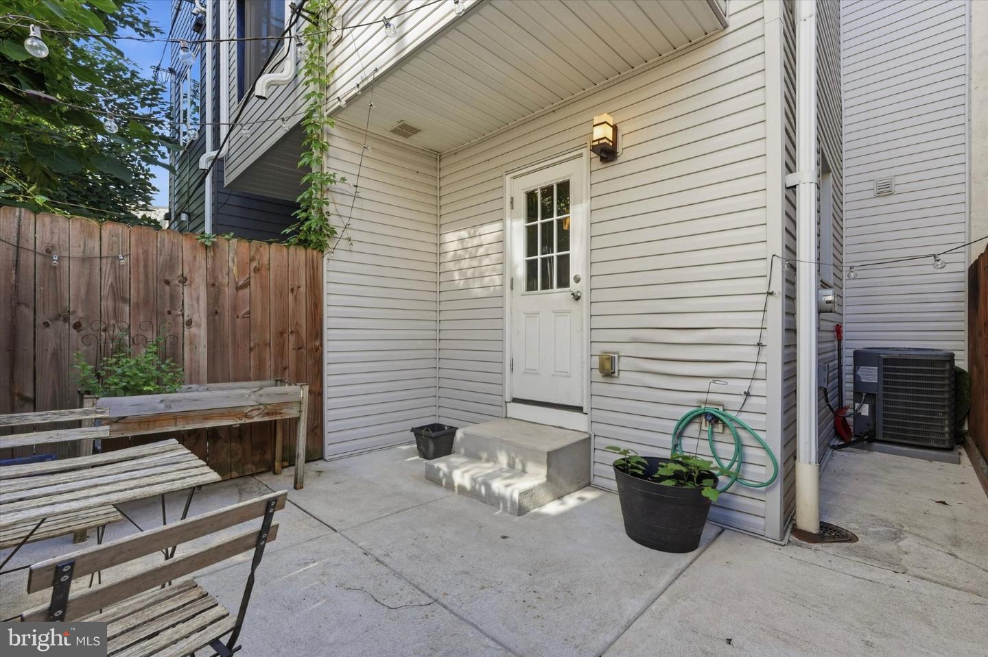 1232 N Hollywood St Property Photo 31