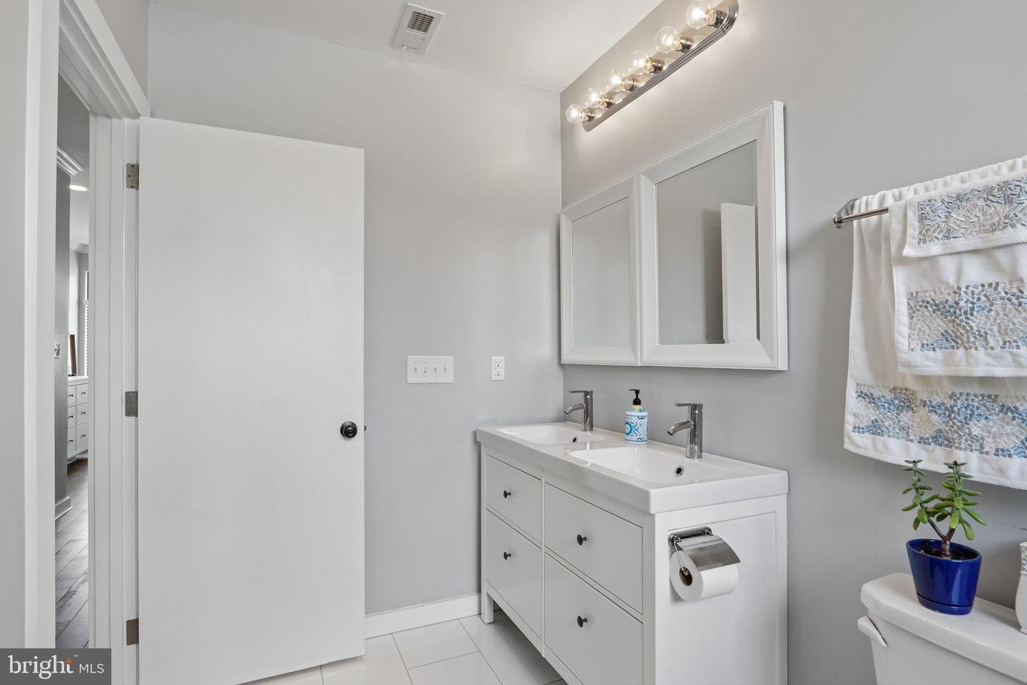1333 S Lambert St Property Photo 18