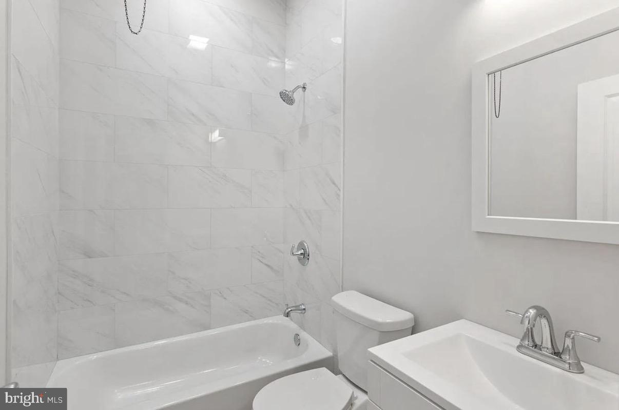 4334 Parrish St Property Photo 5