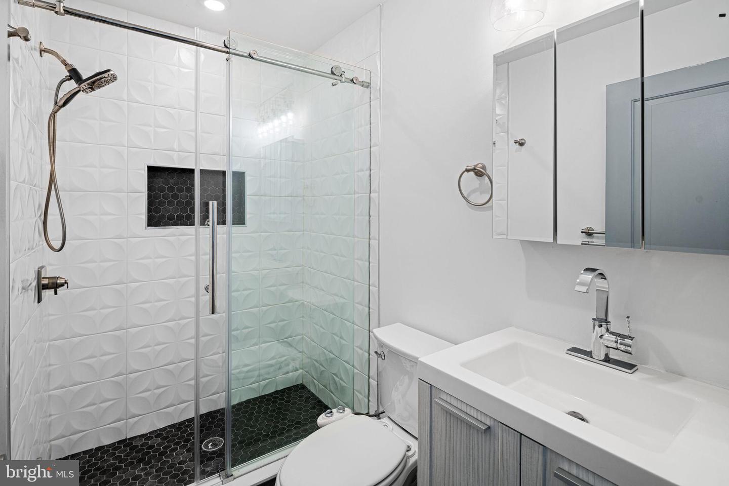 411 W Berks St Property Photo 8