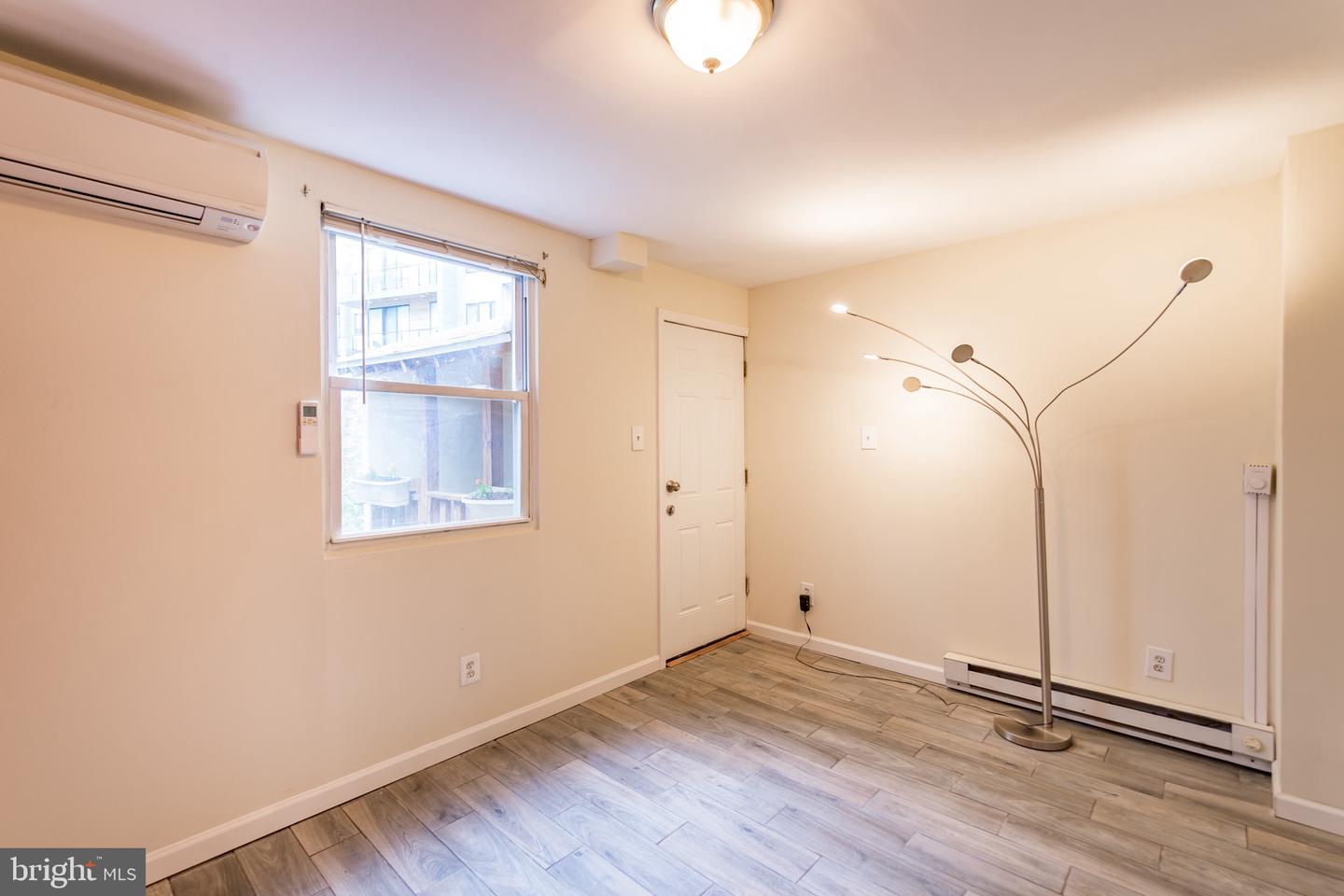 211 W Stiles St Property Photo 5