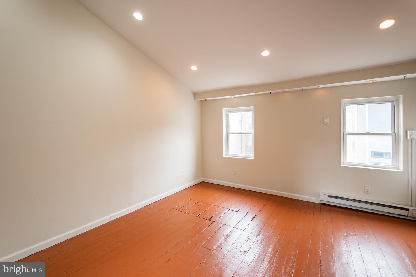 211 W Stiles St Property Photo 10