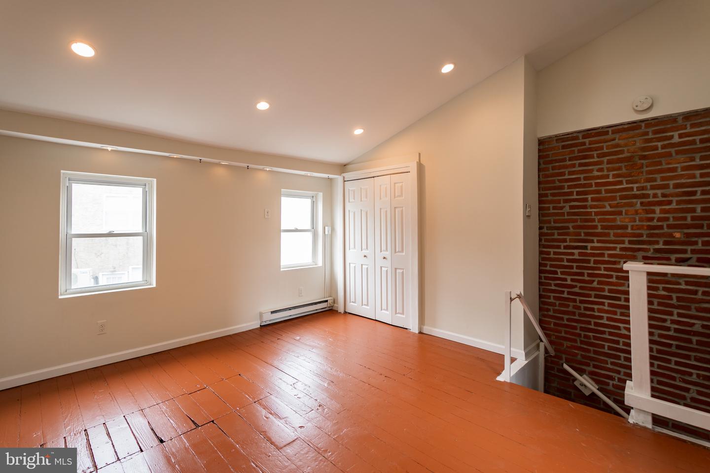 211 W Stiles St Property Photo 12