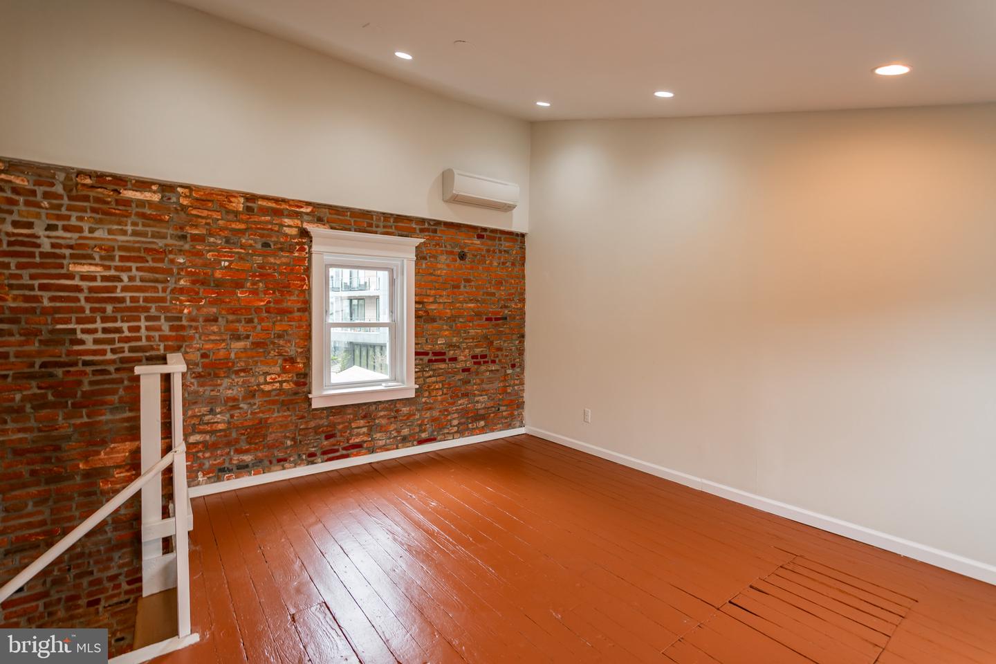 211 W Stiles St Property Photo 15