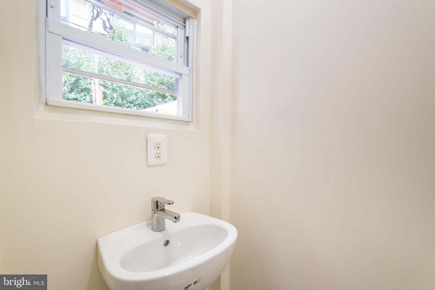 211 W Stiles St Property Photo 17