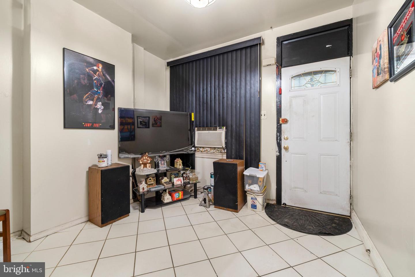 2516 Collins St Property Photo 3