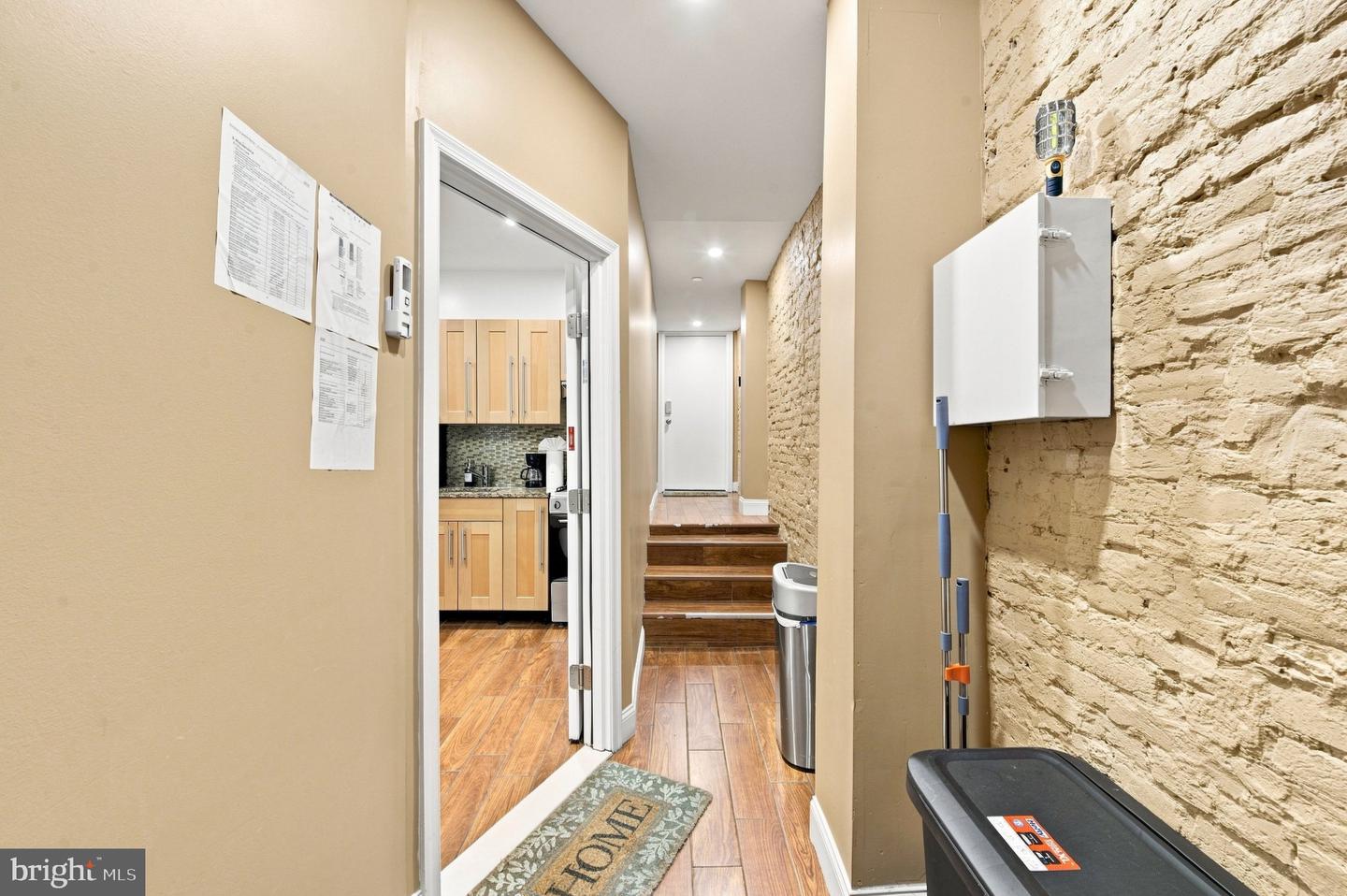 4 S Strawberry St Property Photo 4