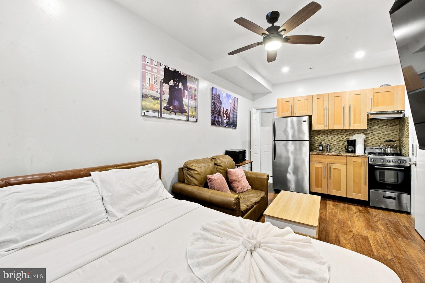4 S Strawberry St Property Photo 5