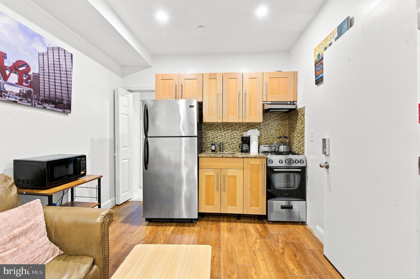 4 S Strawberry St Property Photo 6