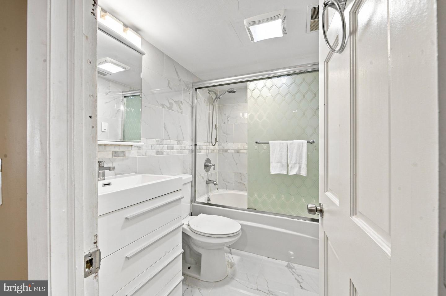 4 S Strawberry St Property Photo 8