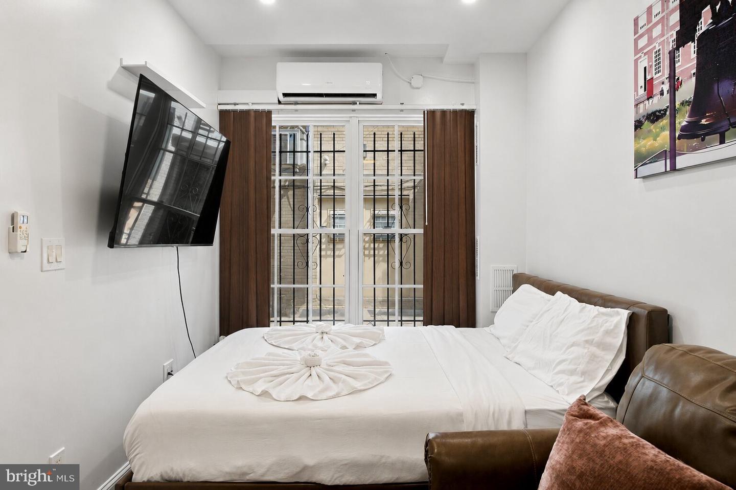 4 S Strawberry St Property Photo 9