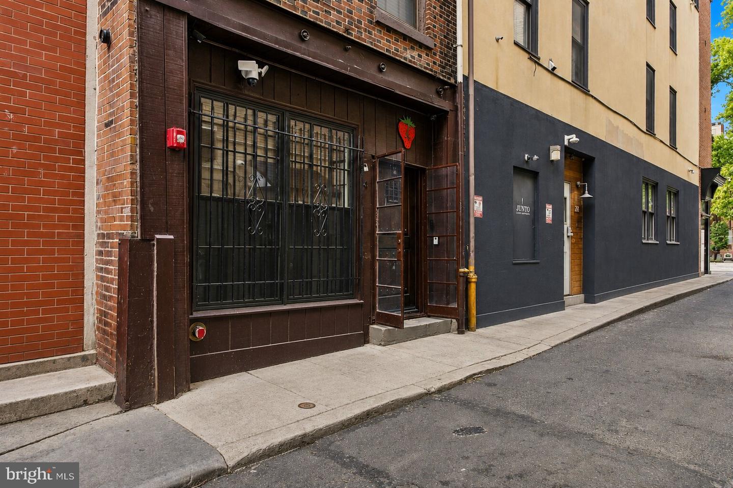 4 S Strawberry St Property Photo 27