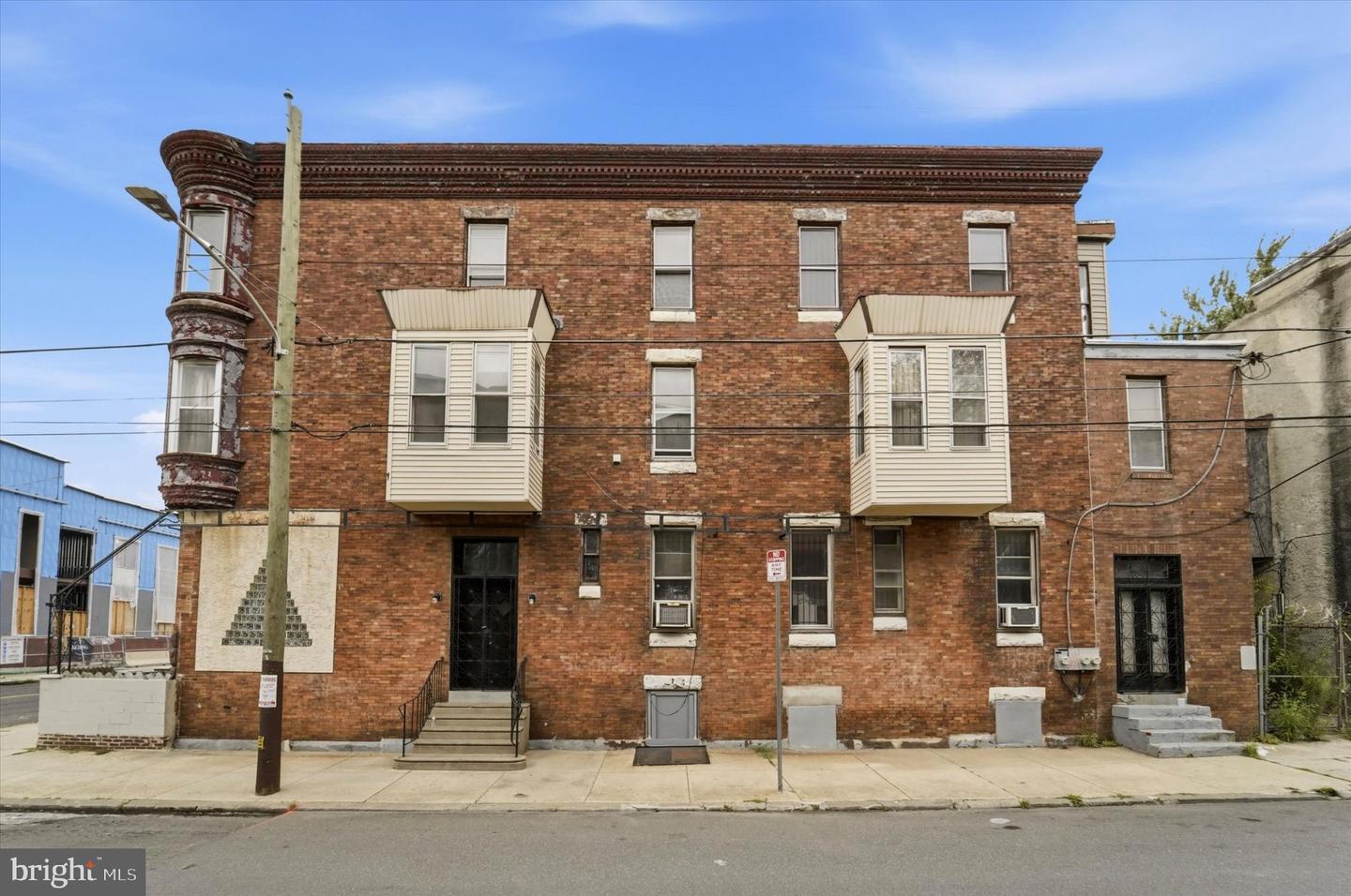 2101-2109 W Diamond St Property Photo 4