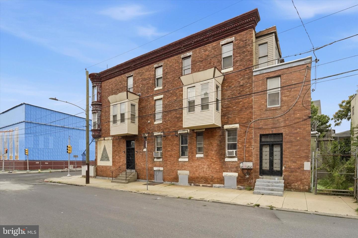 2101-2109 W Diamond St Property Photo 5