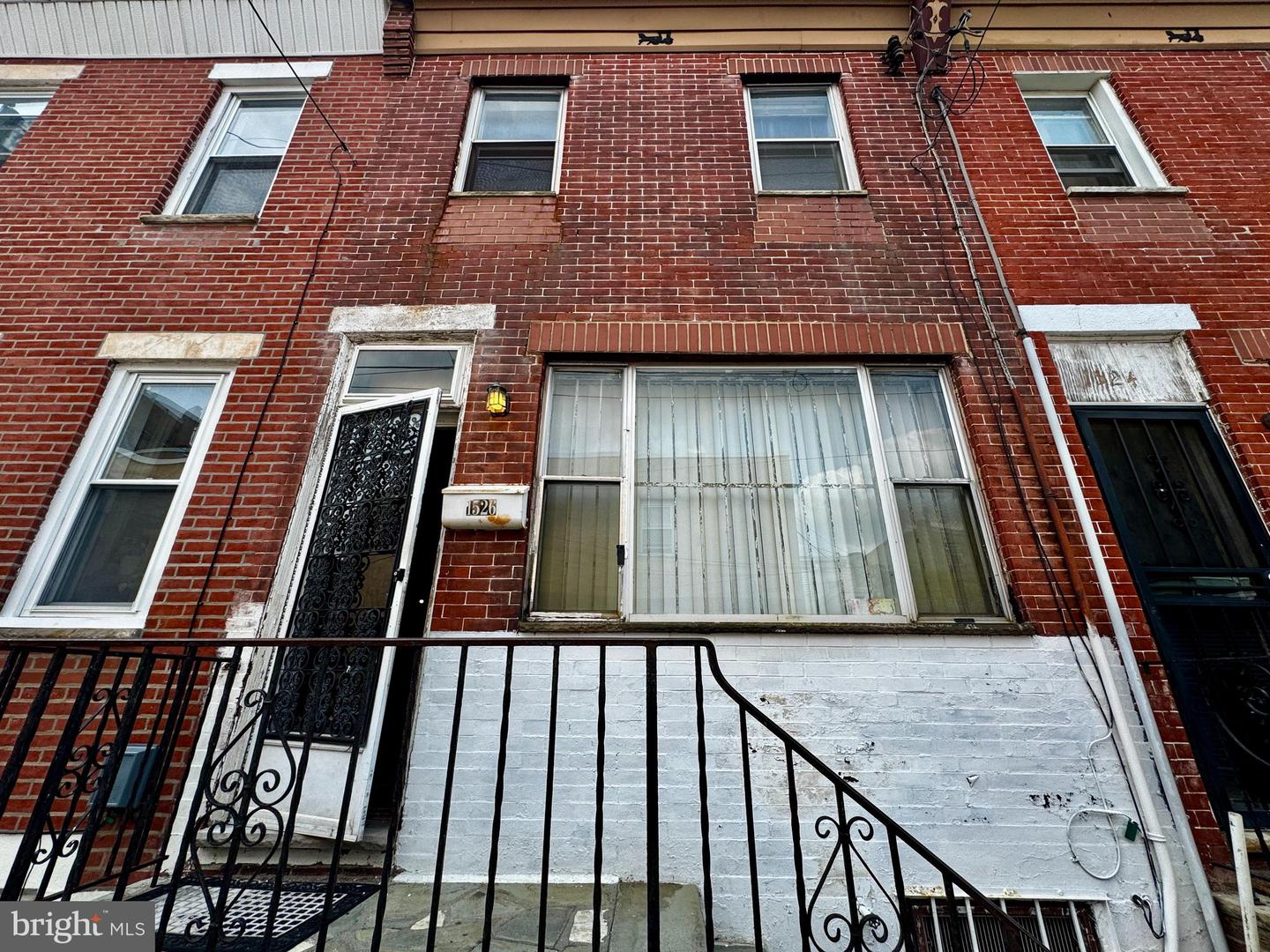 1526 S MARSHALL ST Property Photo 1