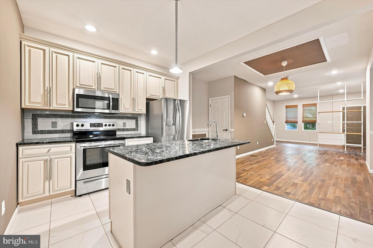 5131 KEYSER ST Property Photo 1
